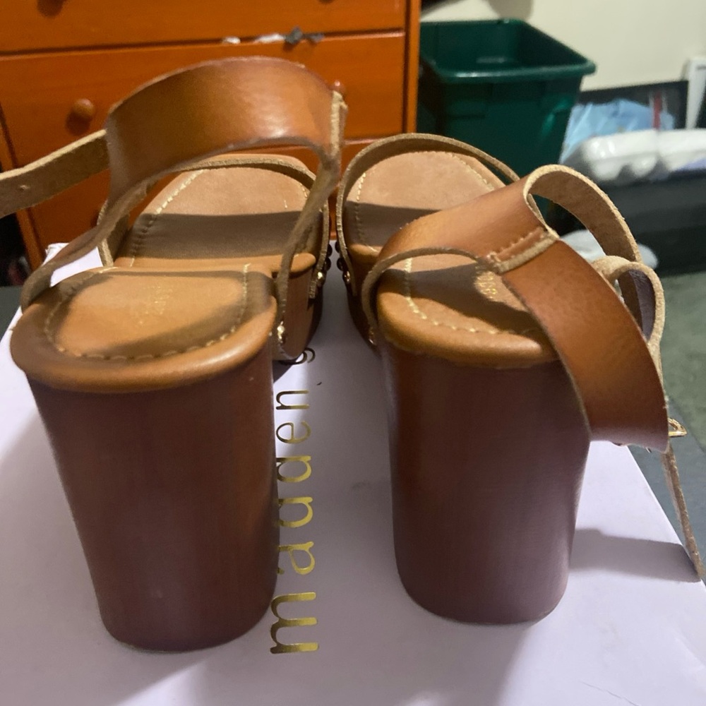 Madden Girl Tan Platform Sandals - Picture 4 of 5
